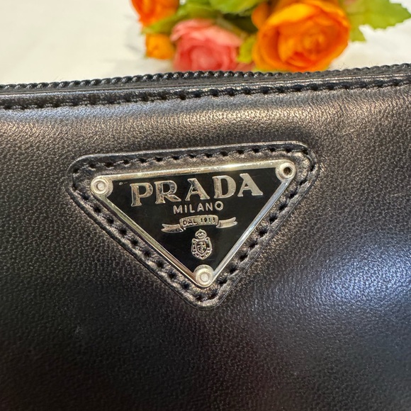 Authentic Prada zippy wallet - Picture 11 of 11